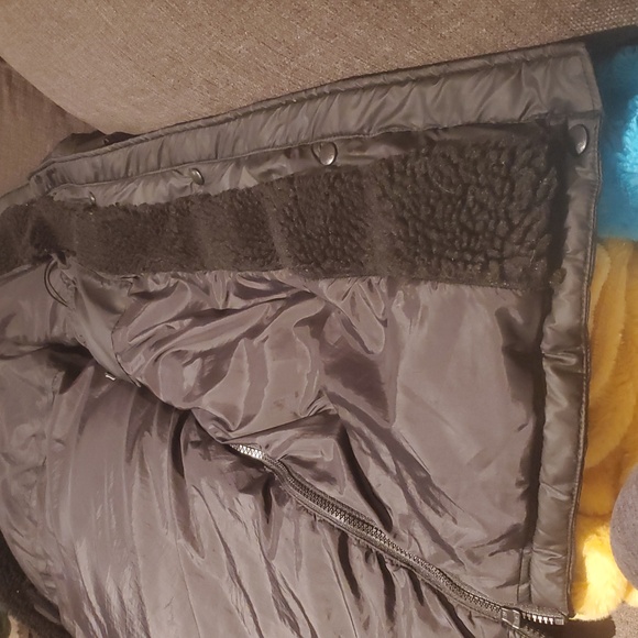 Hunter Women's Black Puffer Coat - Picture 11 of 12